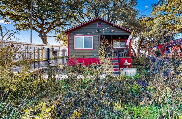 Centrally located retreat with sunny patio, smart TVs, internet, W/D, & AC