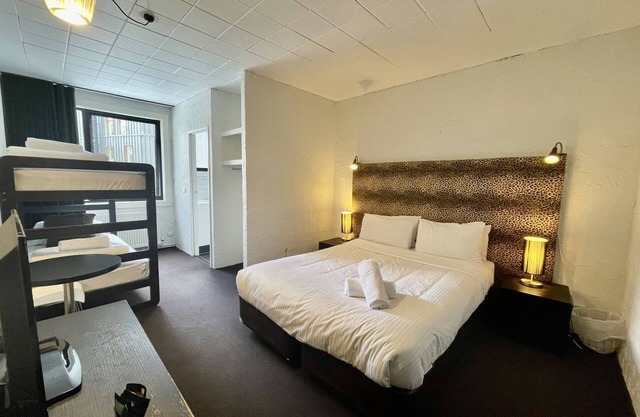 Centrally located studio room ski in/ski out in normal snow conditions. Fab spot