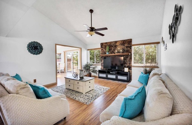 Centrally located Spacious Vacation Hom 13 m strip
