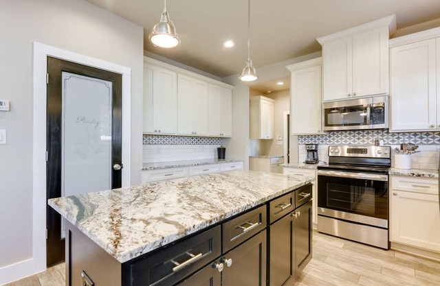 Centrally Located Stunning 3BR 2BA Near Downtown