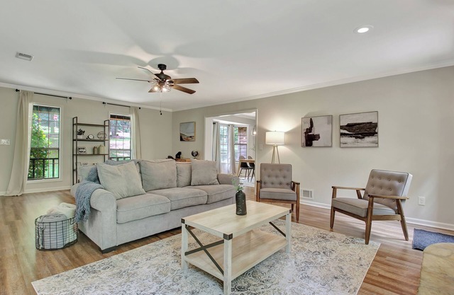 Centrally located 3bd/2ba