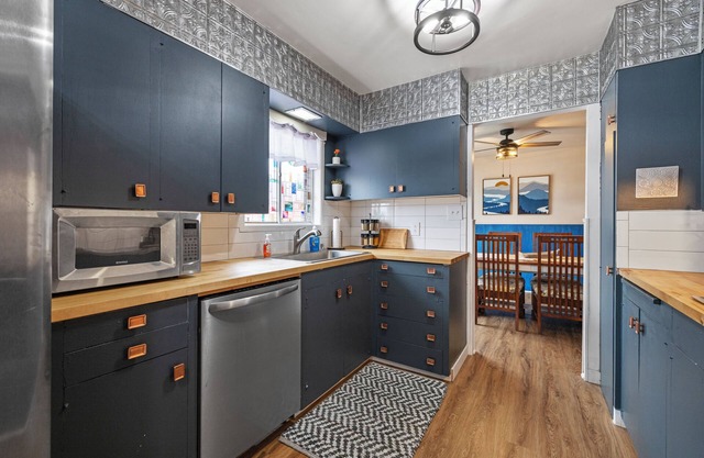 Centrally Located, 4-bedroom house with WiFi, KFalls