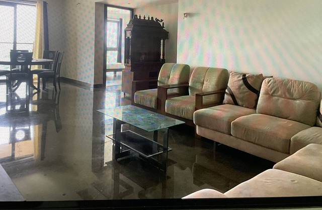 Centre of adyar, 5mts to beach, bus stop, railway station, hospital, malls