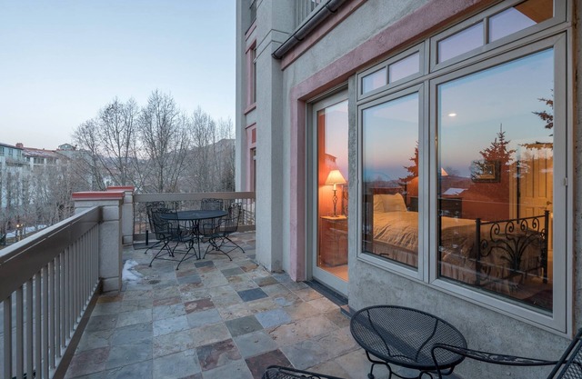 Centrum 302 by Avantstay Gorgeous Condo w/ Great Views & Steps Away From Ski Runs!