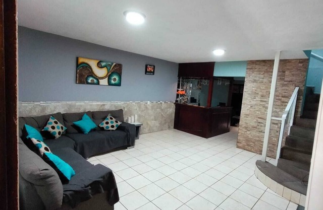 CASA EN GUADALAJARA CERCA DE LA IGLESIA LUZ DEL MUNDO