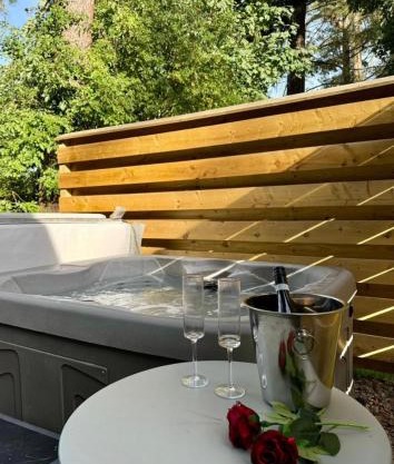 Ceridwen 6 - Hot Tub-Luxury-Pets-Perthshire-Romantic-Dundee