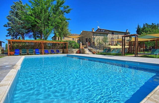 Villa en San Quirico D'orcia con 7 habitaciones, capacidad 14