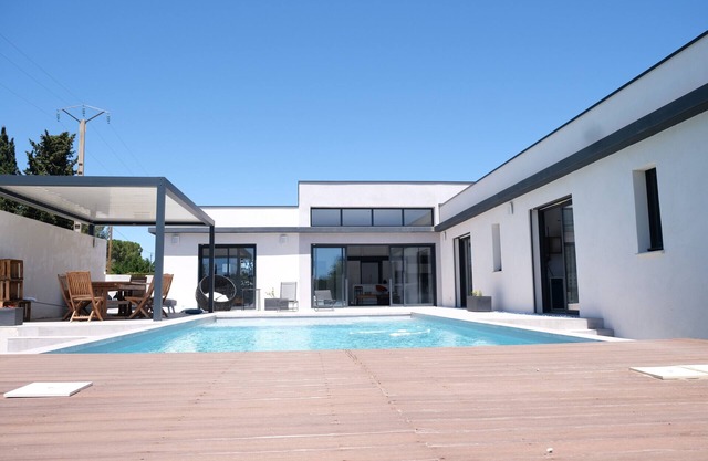 Châteauneuf de Gadagne vacation rentals LS6-408