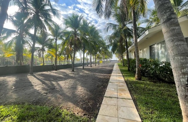 CH037 Casa Grande con Playa