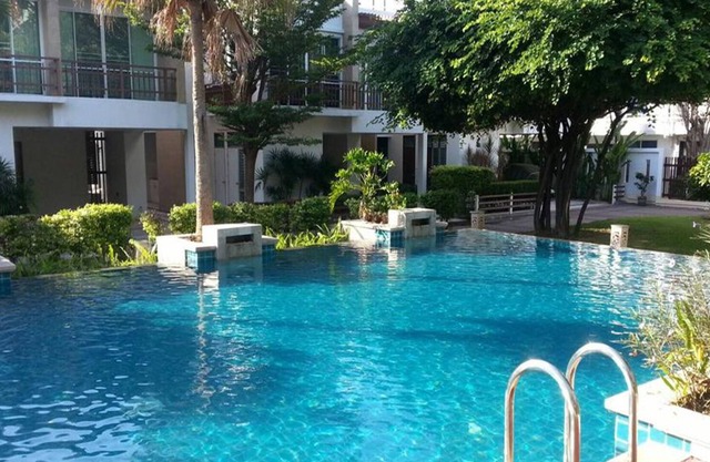 Cha Am Beach Front Pool Villa