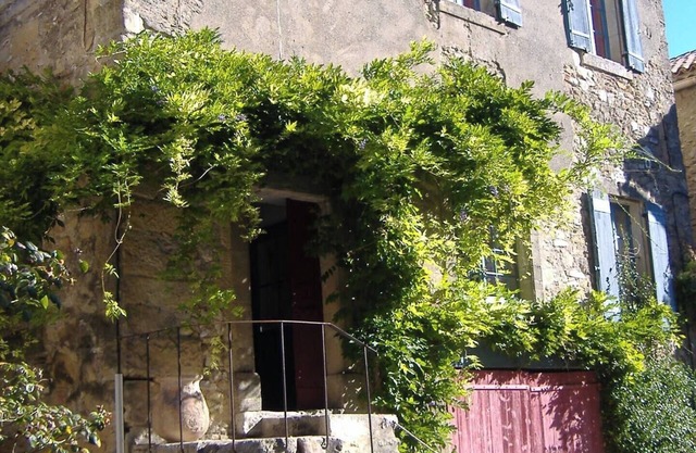 Charming old house, quiet, detached, in the center of a small village