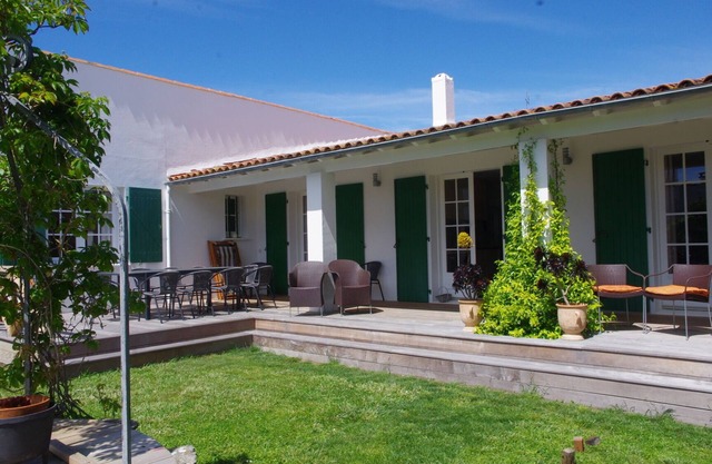 CASA CON ENCANTO, AMPLIA Y TRANQUILA