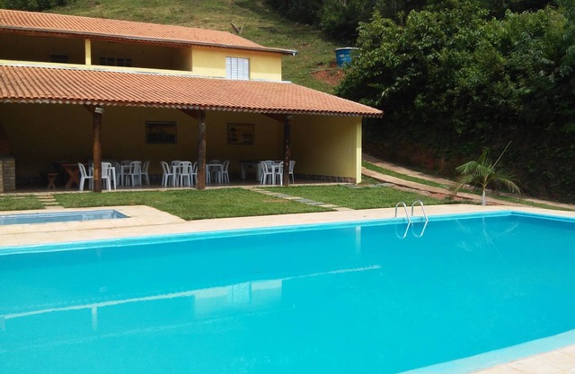 PIE DE GRANJA SIERRA con piscina, campo de fútbol, ​​barbacoa, pesca