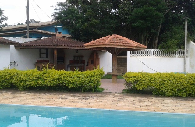 CHACARA CON PISCINA Y CHIMENEA ENTRE `THE HILLS