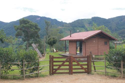 Chalé Aconchegante com vista para Pedra do Baú