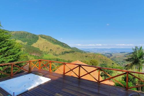 Chalé com Jacuzzi e deck com vista
