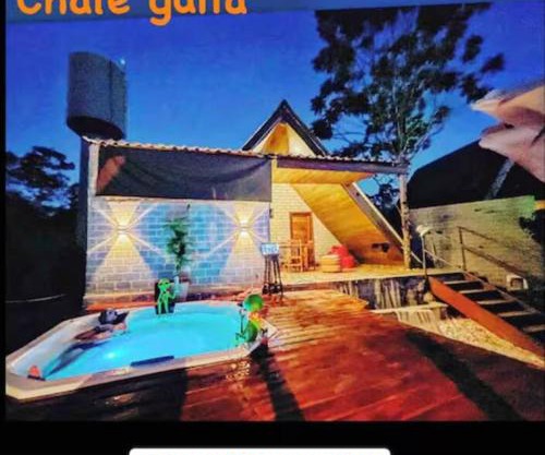 Chalés do AVOHAY, lindo chalé com privativa banheira hidromassagem aquecida, apenas 2 minutos da Vila de São Jorge