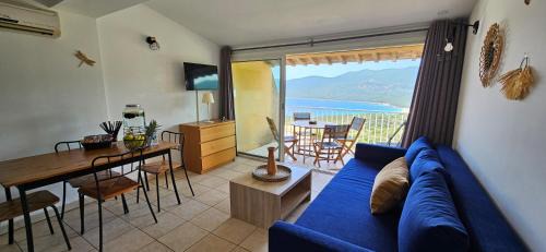 Chalereux T2 Vue mer et piscine Alba Rossa
