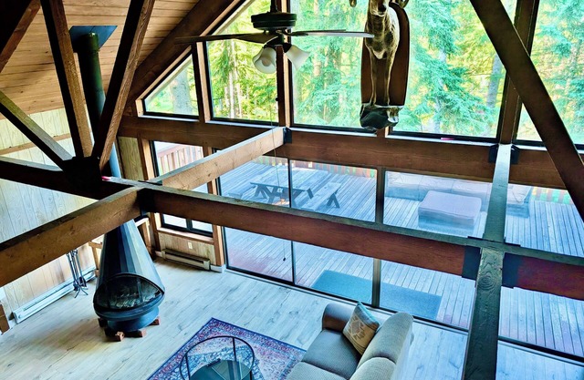 Chalet at Rainier Lodge - 0.4 miles to Mt Rainer National Park
