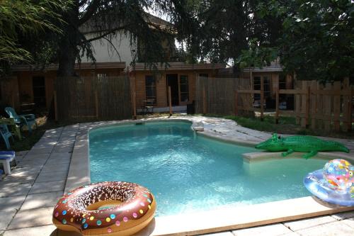 Chalet 1 en bois avec accès piscine