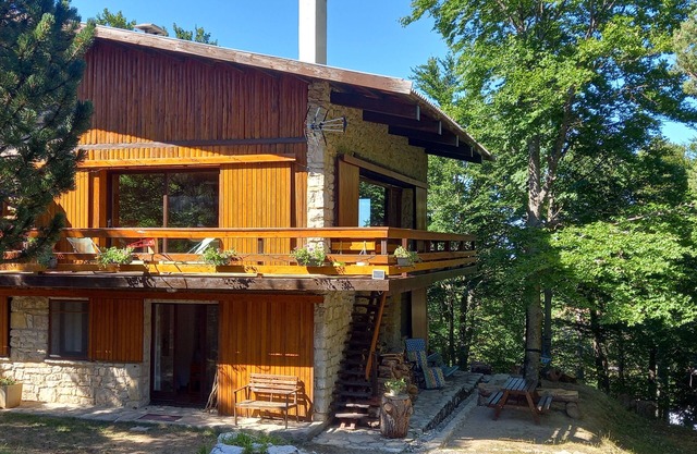 Chalet 100 m2 on two levels with fireplace and bay windows