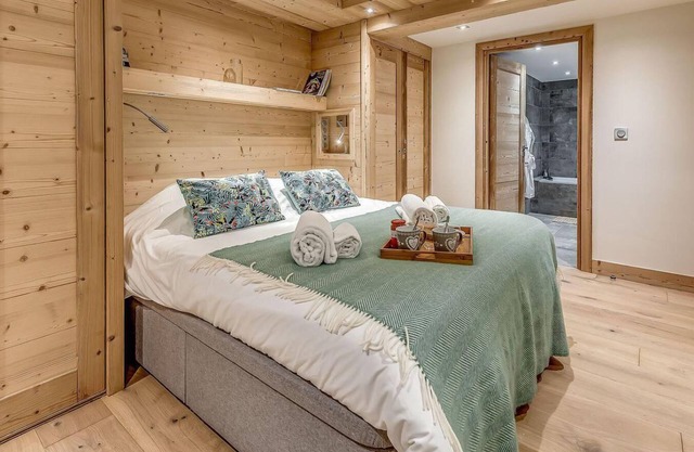 Chalet, 200m de los comercios, sauna, terraza, balcón, tv, local para esquís, 250m², Tignes