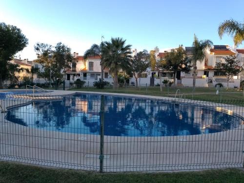 Chalet adosado con piscina