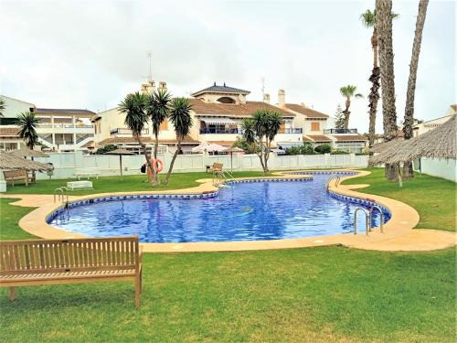 Chalet adosado en RIOMAR-3, urbanización residencial privada