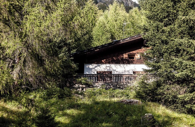 Chalet 'Am Reschensee' con vistas al lago, terraza privada y jardín privado
