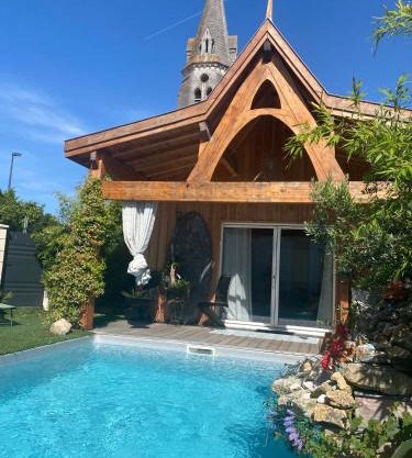Chalet Atypique VUE Piscine Chauffée