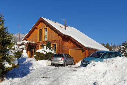 Chalet avec mezzanine 4 étoiles, Saint Mamet, jusqu'à 10 couchages, proche du lac de Gérardmer des commerces et des pistes de ski dans un quartier calme