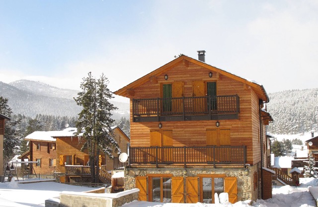 Chalet "BeauBois" en Lovely Historic Formiguères - Invierno y verano - (para 6)