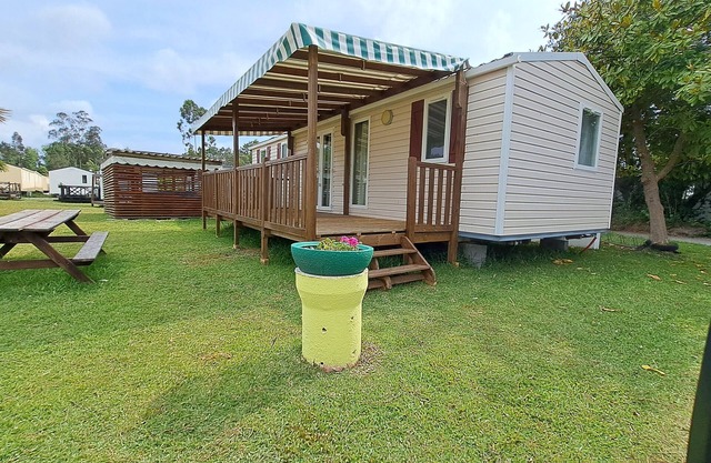 Chalet 'Bungalow T3 V - 15 Min From Nazaré' con piscina compartida, terraza y aire acondicionado