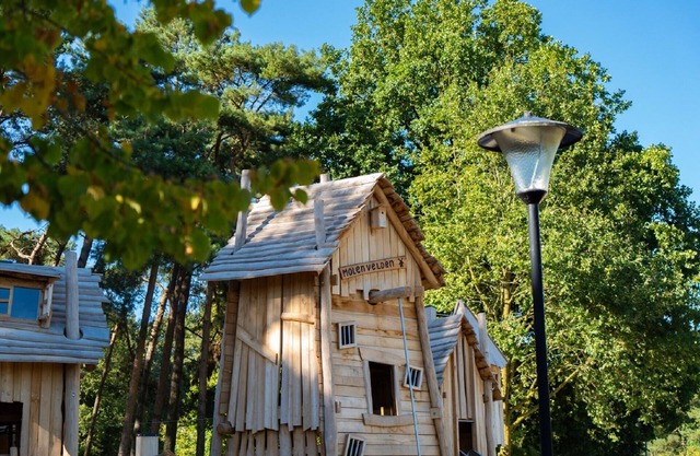 Chalet by Pond in Holiday Park