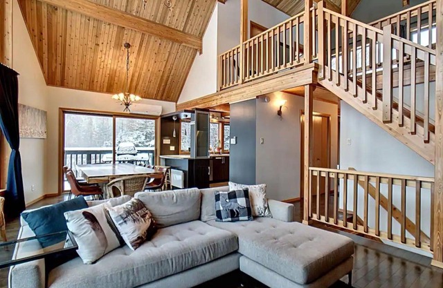 Chalet Polaris ✸ Fireplace ☼ 4 Seasons Hot Tub ♥