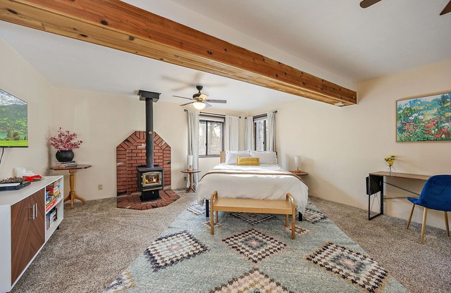 Chalet Cabin Near Rogue River: hiking, hunting, fishing, and rafting.