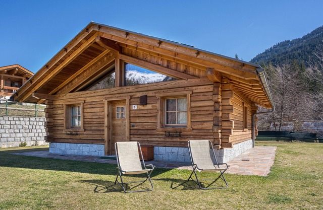 Chalet 'Camping Faè' con vistas a la montaña, terraza privada y Wi-Fi