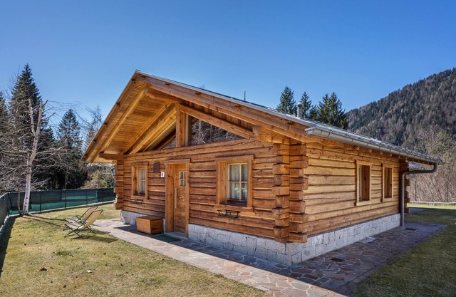 Chalet 'Camping Faè' con vistas a la montaña, terraza privada y Wi-Fi