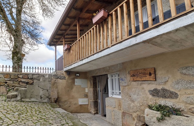 Chalet 'Cantinho De Tourem' con vistas a la montaña, terraza privada y Wi-Fi
