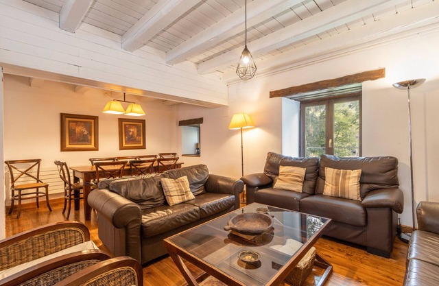 Chalet 'Casa Aranesa En Centro De Arties' con vistas a la montaña, jardín privado y Wi-Fi