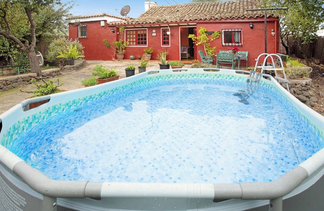 Casa vacacional 'Casa Rural La Asomada' con mini piscina, terraza y Wi-Fi