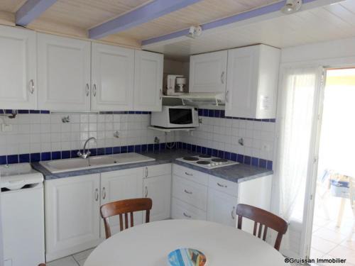 Chalet cosy à 400m de la plage avec terrasse et parking - 2 chambres, 4 pers. - FR-1-784-17
