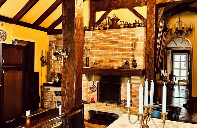 Chalet d’Argent 3-bedroom cabin in lovely Dobreni with a magic garden and pool