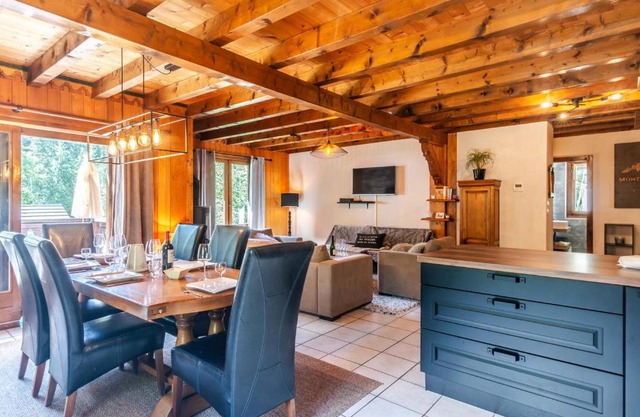 Chalet de charme 4 ch, garage & cheminée - Morzine - FR-1-754-16