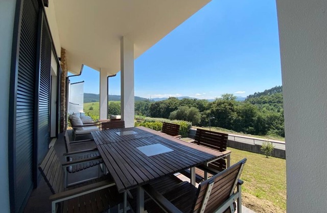 CHALET DE LUJO A ESTRENAR 6 KM DE SOMO