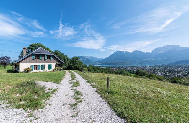 Chalet 'Des Bruyères' con vistas al lago, terraza privada y Wi-Fi