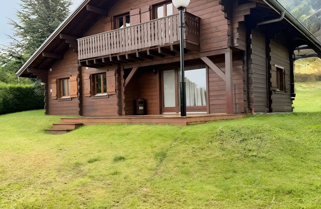 Chalet 'Des Charmes' con vistas a la montaña, terraza privada y Wi-Fi