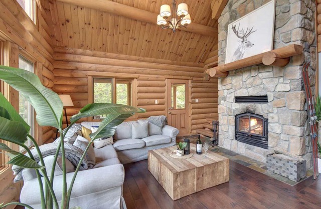 Chalet en Bois Rond Avec SPA / LAC À Proximité/ Tremblant