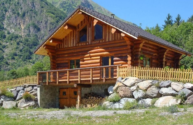 Chalet en rondins le Bécan tout proche des Ecrins