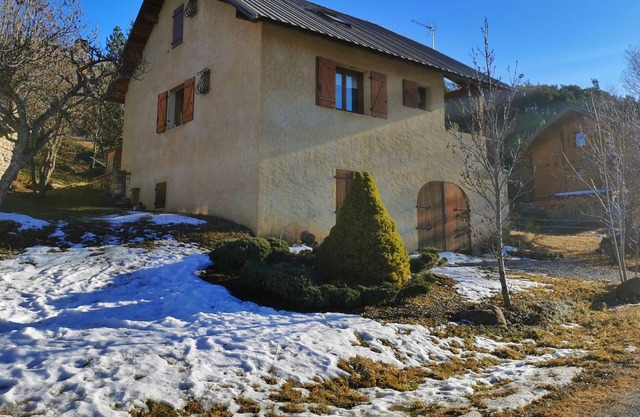 Chalet Familial Avec vue sur la Vallée de L'ubaye